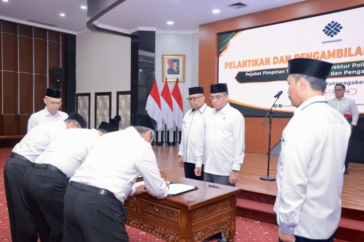 Menaker Lantik Sejumlah Pejabat, Tekankan Reformasi Layanan Ketenagakerjaan hingga Penguatan Pendidikan Vokasi